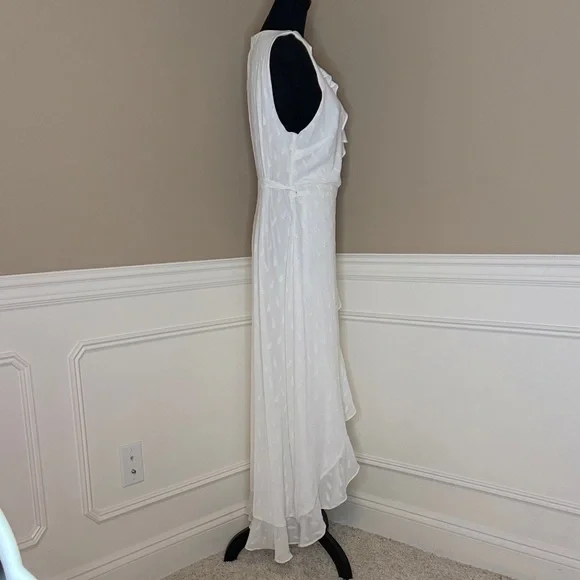 NWT Bar III Women’s White Sleeveless Wrap Dress, Size Large - Picture 4 of 13